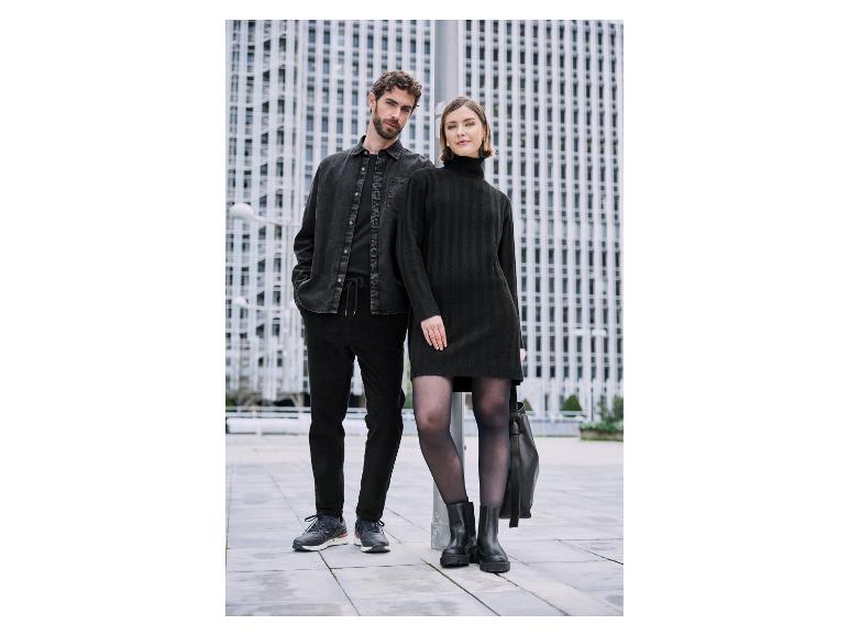Elegant paar in moderne zwarte urban wear.