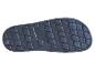 Zool van een donkerblauwe slipper met antislip patroon