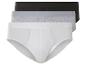 Drie paar boxershorts in wit, grijs en zwart.