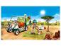 Playmobil dierenarts voertuig met figuur, hond en aap in een safari-achtige omgeving.