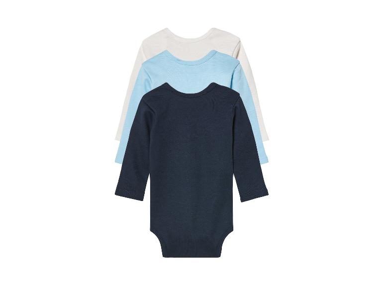 Drie baby's longsleeve rompers: wit, lichtblauw en donkerblauw.