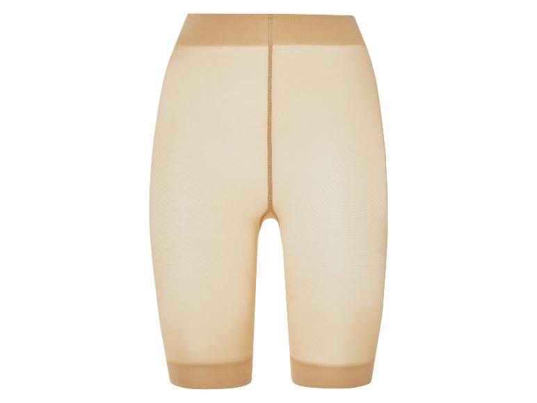 Beige, transparante shorts.