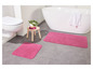 Twee roze badmatten voor in de badkamer.