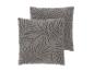 Twee grijsbruine decoratieve kussens met een donker palmbladpatroon.