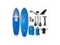 Twee blauwe paddleboards met accessoires zoals peddels, pomp, vin en tassen.