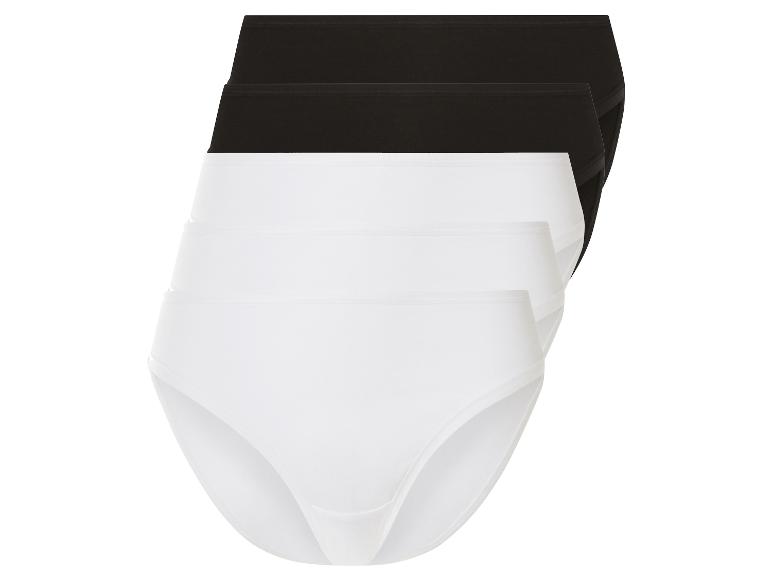 Een stapel witte en zwarte damesonderbroeken.