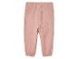 Roze babybroek, casual stijl.