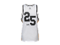 Een wit Crivit basketbaltenue met nummer 25.