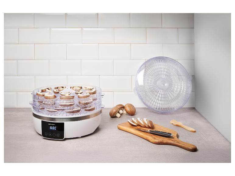 Silvercrest voedseldehydrator met plakjes champignons in een moderne keuken.