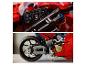 Close-up van een rode Lego Technic Ducati motorfiets, met het dashboard en het achterwiel.