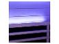 Houten wandpaneel met blauwe LED-verlichting