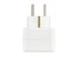 Witte reisadapter met twee metalen pinnen.