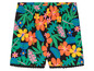 Zwarte shorts met tropische print van bloemen en bladeren.