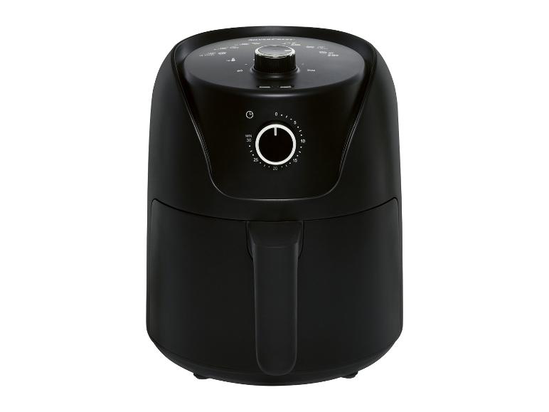 Een zwarte airfryer van Silvercrest met een timer en temperatuurregeling.
