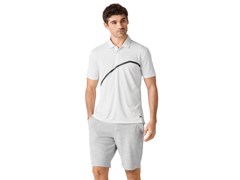 Witte polo en grijze shorts voor heren.