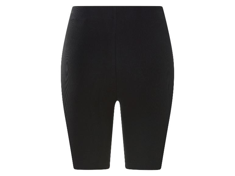 Zwarte geribbelde fietsbroekjes.