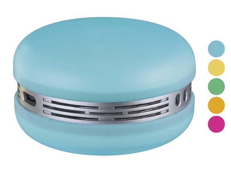 Blauwe macaronvormige luidspreker met zilveren details en kleurstalen.