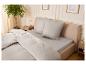 LIVARNO® microvezel-jersey hoeslaken op een beige bed met lichtgrijs beddengoed.