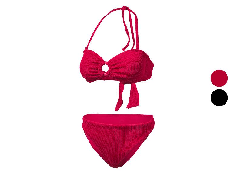 Getextureerde rode bikini met triangel top en hoog uitgesneden broekje, met kleuropties.