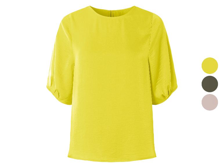 Een gele blouse met korte mouwen.