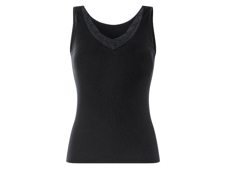 Een zwart tanktop met kant aan de hals.