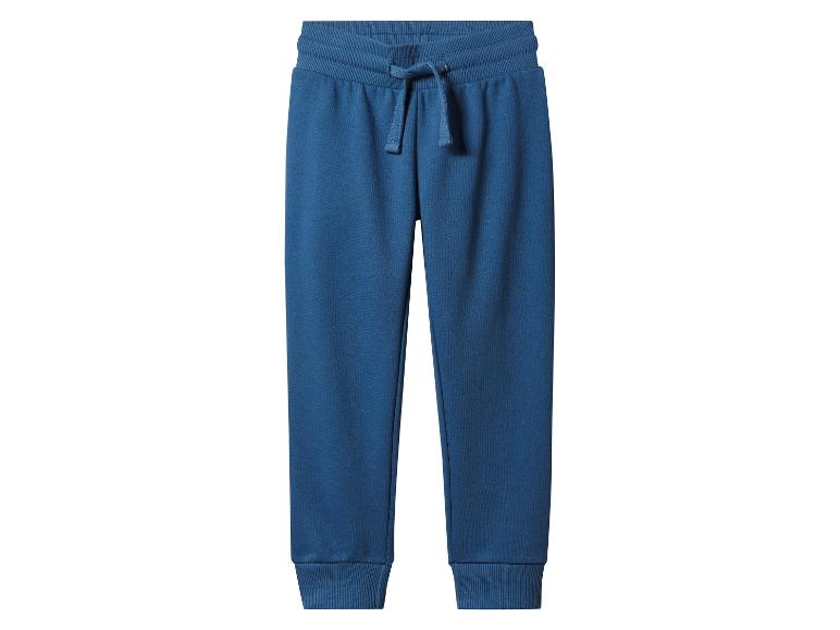 Blauwe joggingbroek met trekkoord in de taille en elastische boorden.