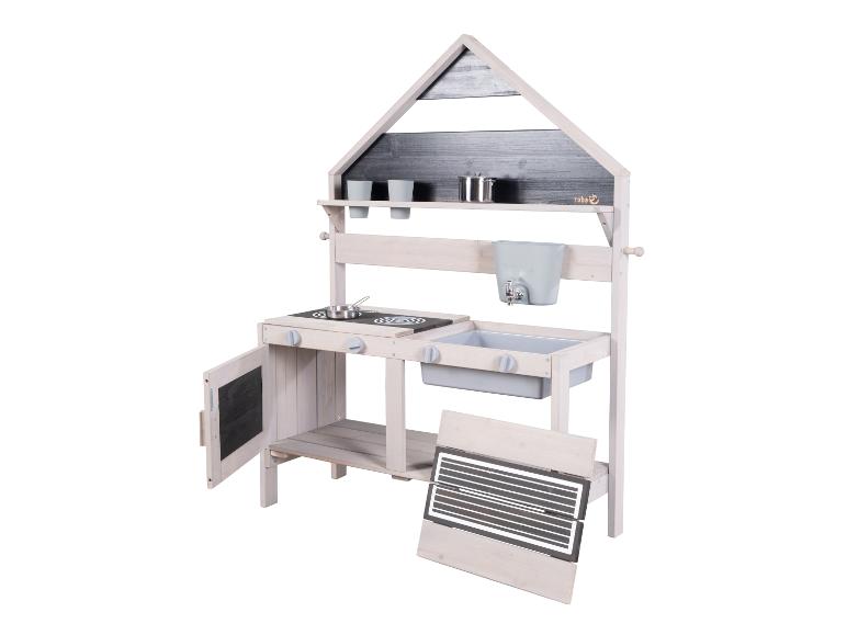Houten modderkeuken voor kinderen met gootsteen, kookplaat en accessoires.