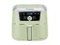Lichtgroene airfryer met digitaal display dat 180 graden Celsius en diverse kookfuncties toont.