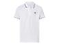 Wit poloshirt met korte mouwen, donkerblauwe bies op de kraag en mouwen, en een klein logo.