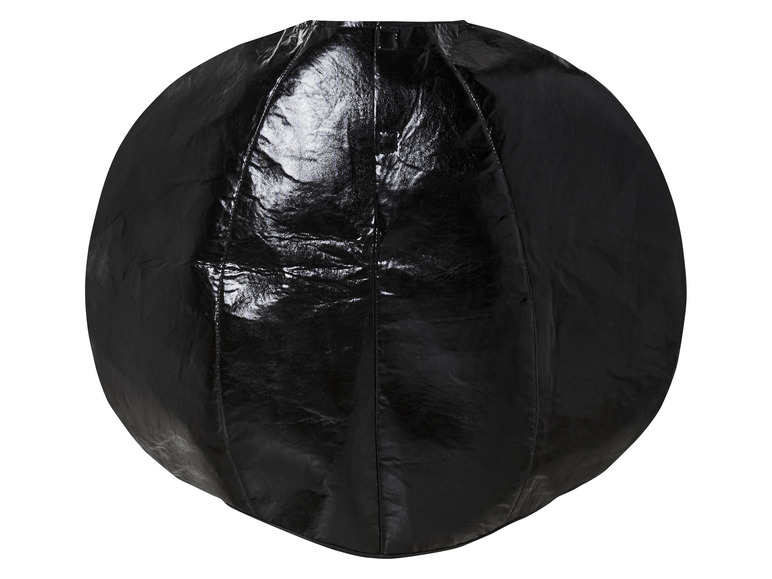 Een zwarte, leren rok met een ronde vorm.