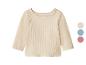 Geribbeld beige baby shirt met lange mouwen en drukknopen op de schouder.