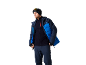 Man met muts, skibril, blauwe ski-jas en skibroek.