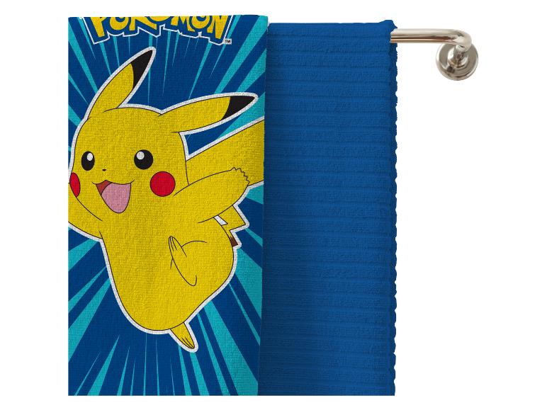 Pokémon Pikachu badhanddoek en effen donkerblauwe handdoek.