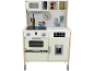 Houten speelkeuken met magnetron, kookplaat, oven, gootsteen en koelkast met ijsdispenser.