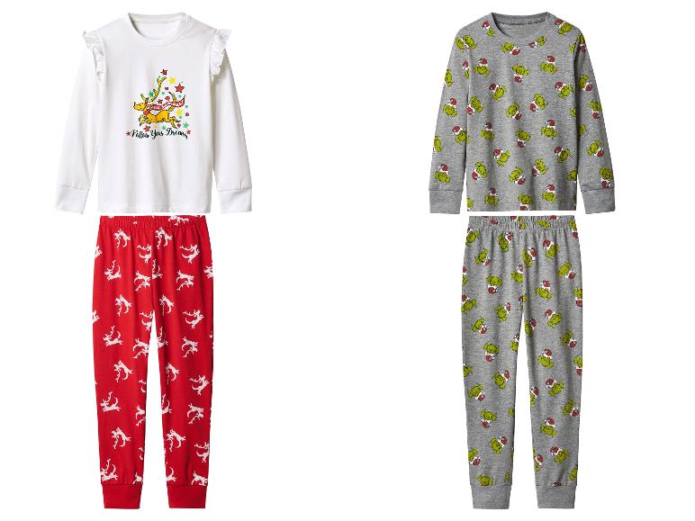 Twee kinderkerstpyjama's met Grinch- en rendierthema's.