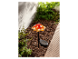 Decoratieve zonne-lamp in de vorm van een paddenstoel voor de tuin.