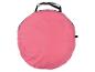 Roze opbergtas voor tent of box, plat opgevouwen, met zwarte handvatten.