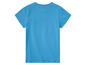 Een effen blauwe T-shirt met korte mouwen.