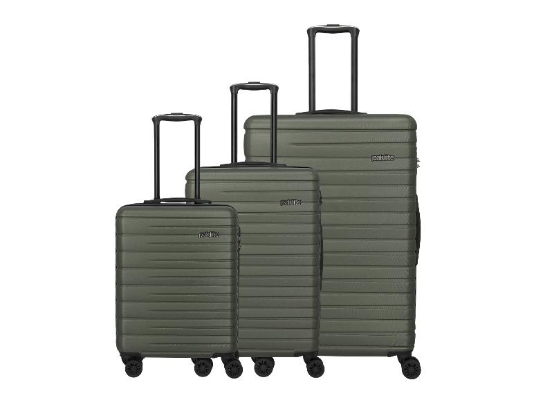 Set van drie olijfgroene koffers met uitschuifbare handvatten en wielen.