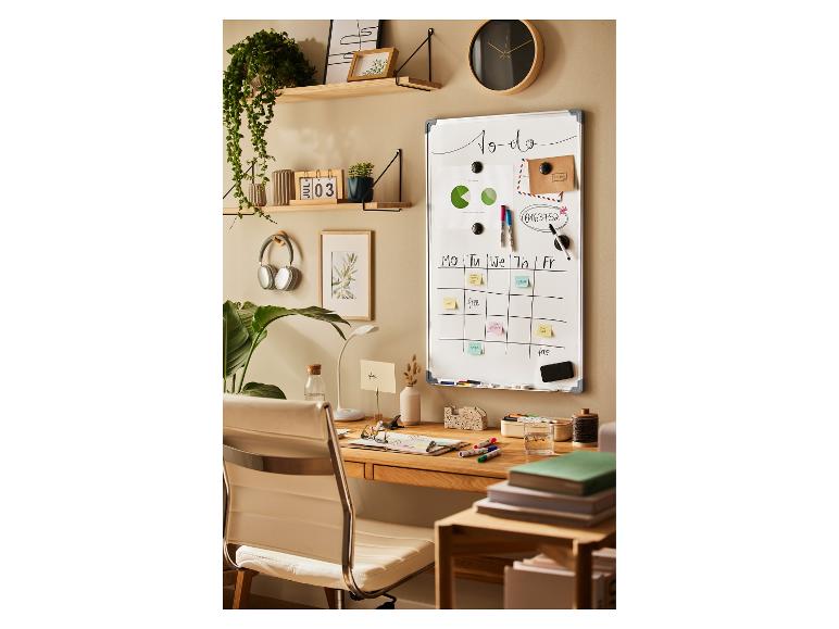 CRELANDO® magnetisch whiteboard in een gezellig thuiskantoor.