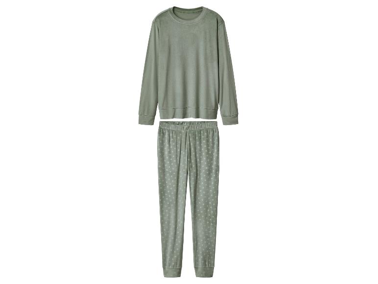 Groene tweedelige pyjama met een effen sweatshirt en stippenbroek.