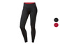 Zwarte trainingsbroek met rode tailleband.