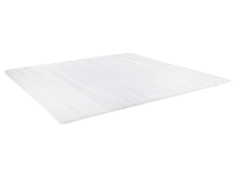 Wit matras met rechthoekige vorm en gewatteerde textuur.