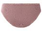 Een roze onderbroek met kant.
