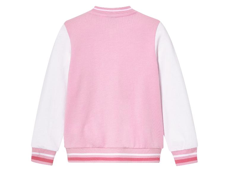 Een roze bomberjack met witte mouwen.