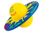 Een gele Go-Go Ball op een blauwe springer met kleurvlekken.