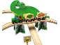 Houten treinset met dinosaurus-thema met een groene vrachtwagen, goederenwagons en een grote dinosaurusfiguur.