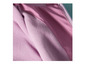 Close-up van een roze jas met fleece voering.
