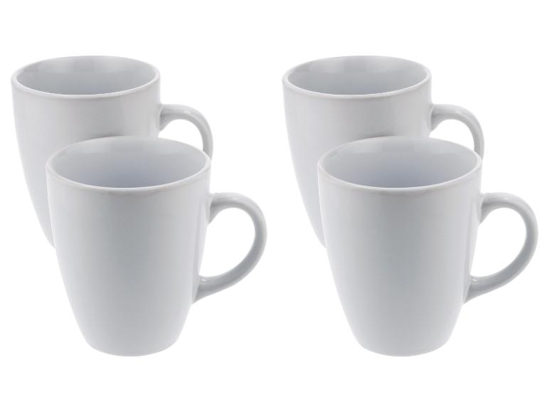 Vier grote, grijze keramische mokken.