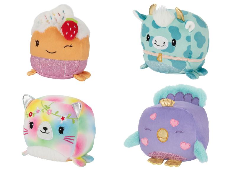 Vier zachte knuffels: cupcake, koe, kat en vogel.